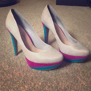 Jessica Simpson grey heels